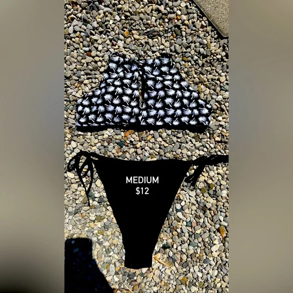 Bikinis - Picture 2 of 4